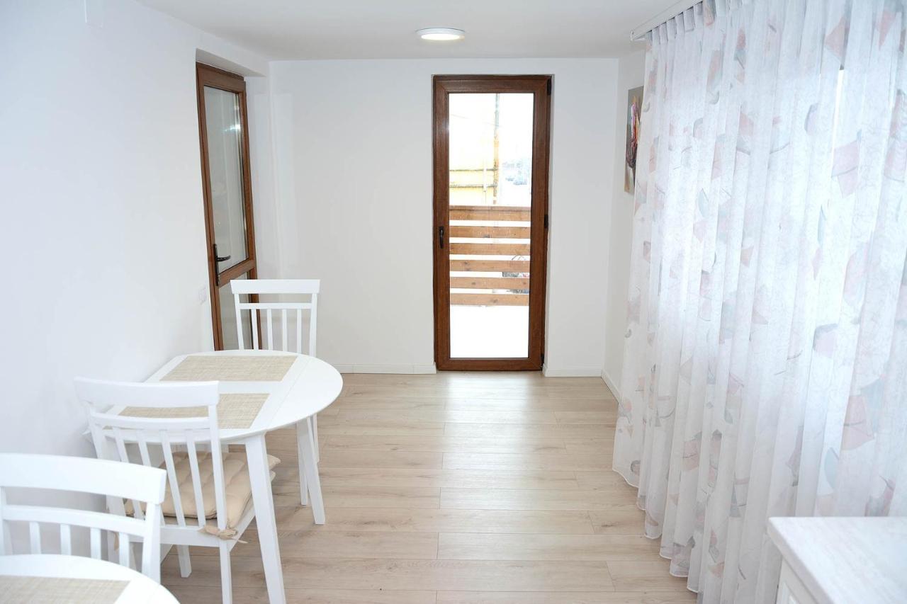 Vila Aras Simeria Exterior photo